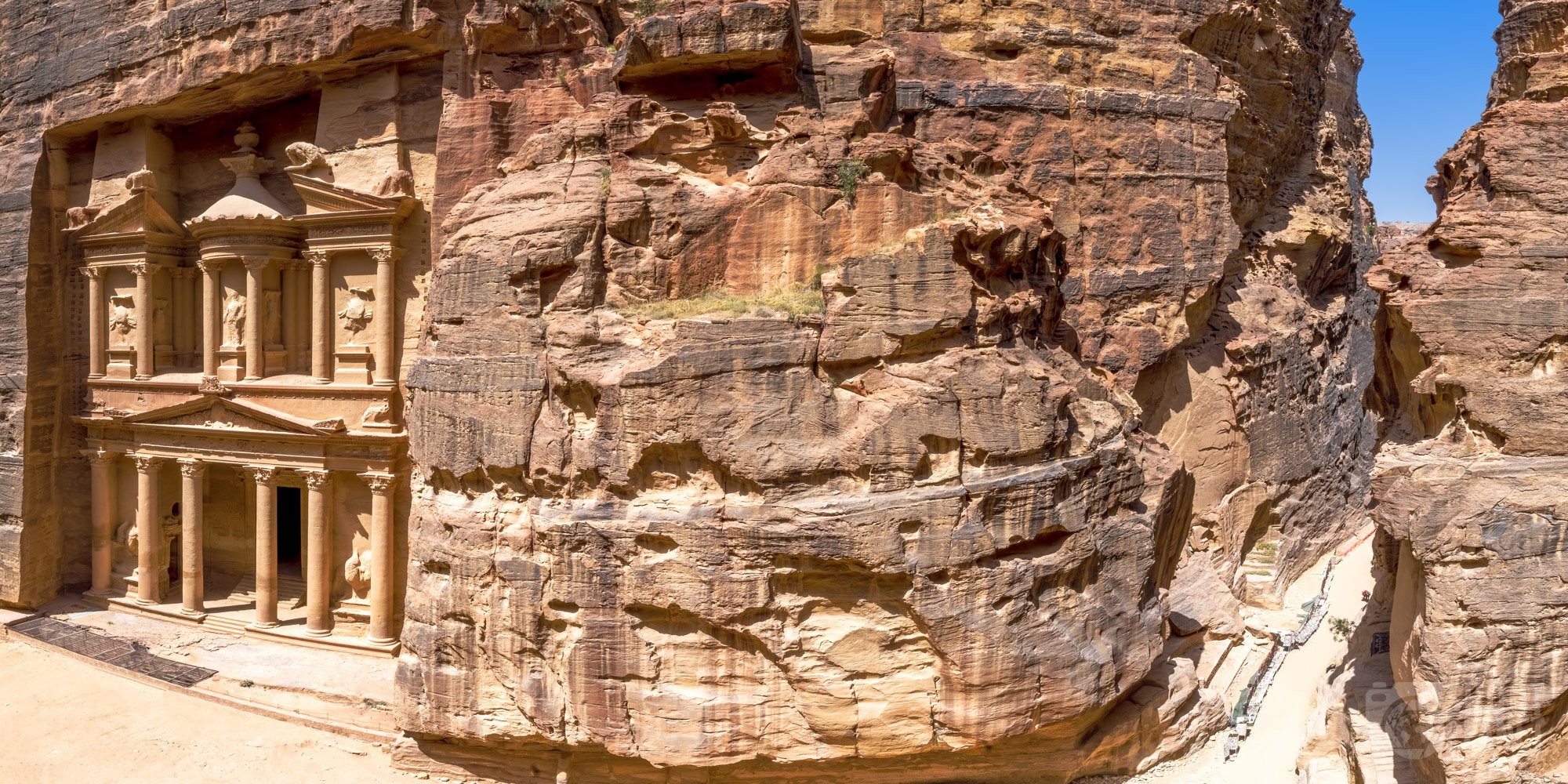 Admire The Treasury (Al-Khazneh)